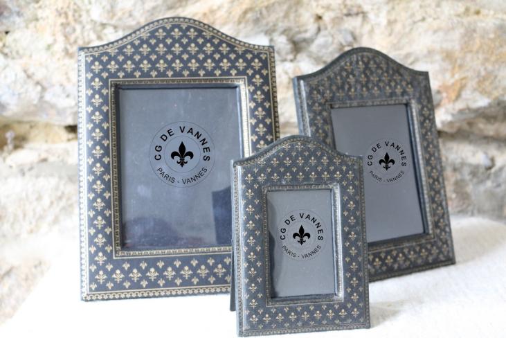 3 sizes available in a row for these black & gold photo frames.