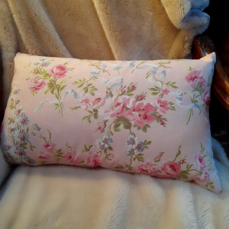 Romantic pink Marie Antoinette cushion in cotton fabric printed with flowers and ribbons.