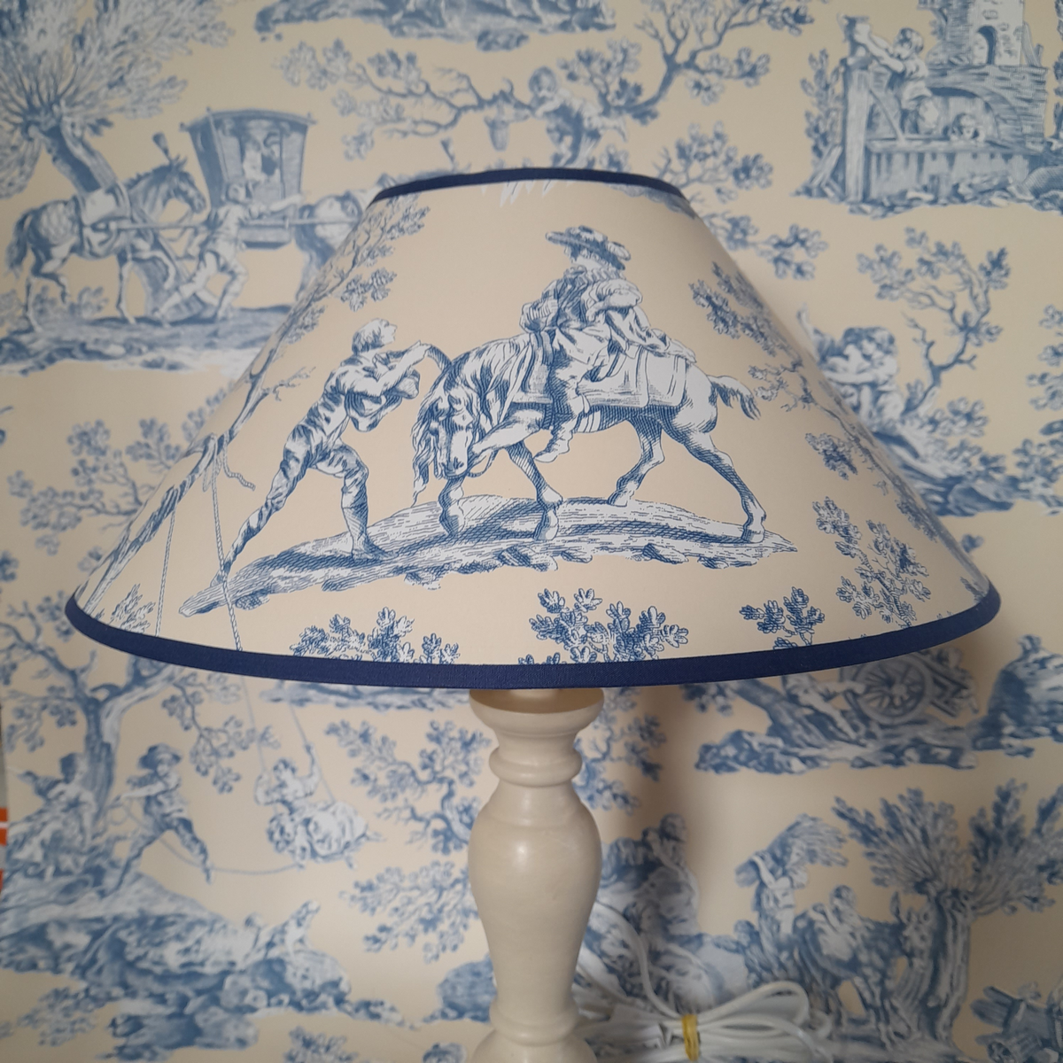 Tailor-made lampshade made from wallpaper