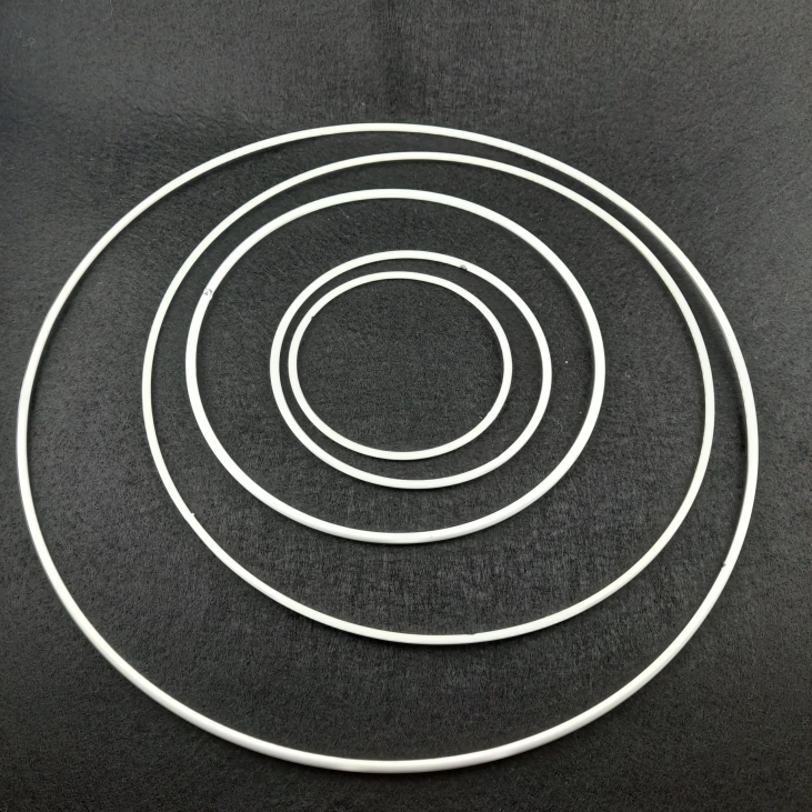 Cercle nu en métal époxy blanc pour fabriquer les luminaires. Diamètres de 6 cm à 100 cm en stock, livraison 2 jours de notre atelier CÔTE OUEST DÉCO